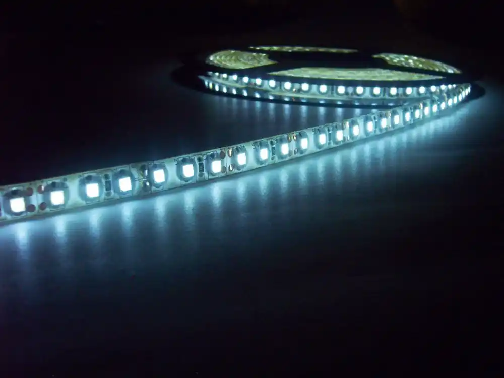 LED páska SMD3528, studená bílá, 12V, 1m, IP54, 120 LED/m Kup Teď